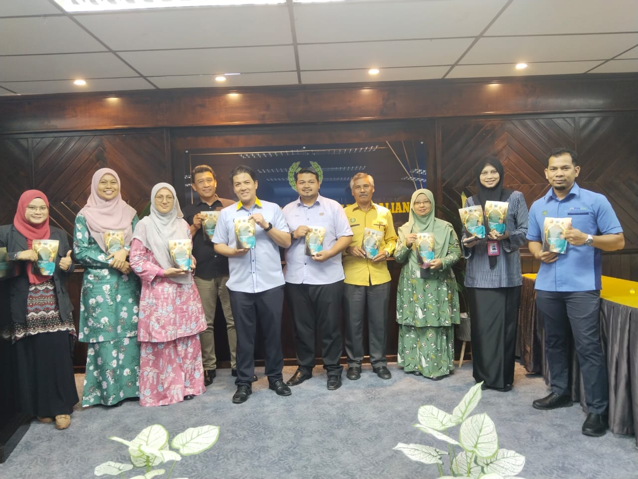 Sumbangan YAB Menteri Besar Perlis, Tuan Mohd Shukri Bin Ramli kepada warga Jabatan Tanah dan Galian Negeri Perlis (JTGPs)